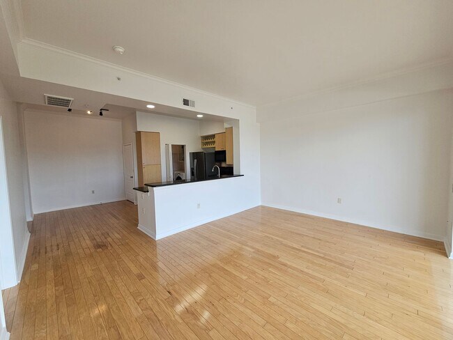 Building Photo - This place has it all...