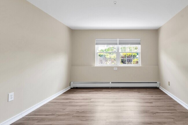 Building Photo - 55 Fernview Ave