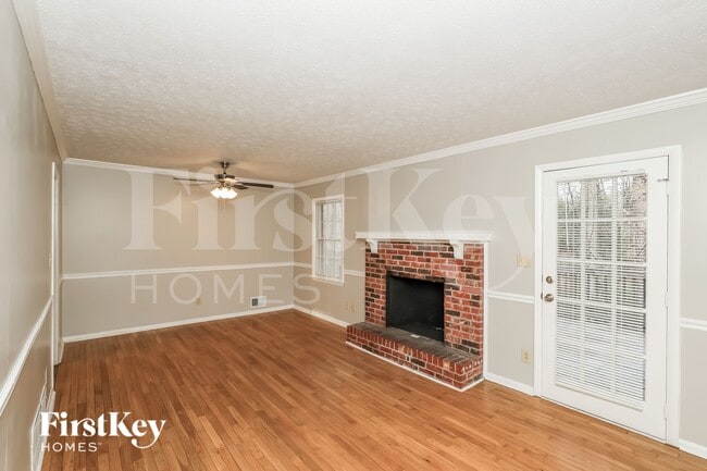 Building Photo - 335 Sharon Dr
