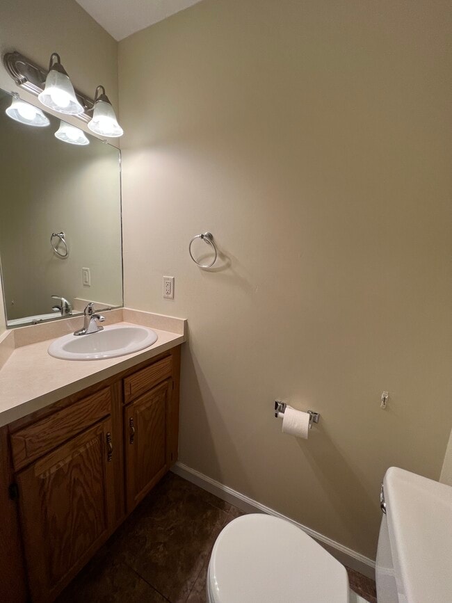 Building Photo - 4 N Locust St