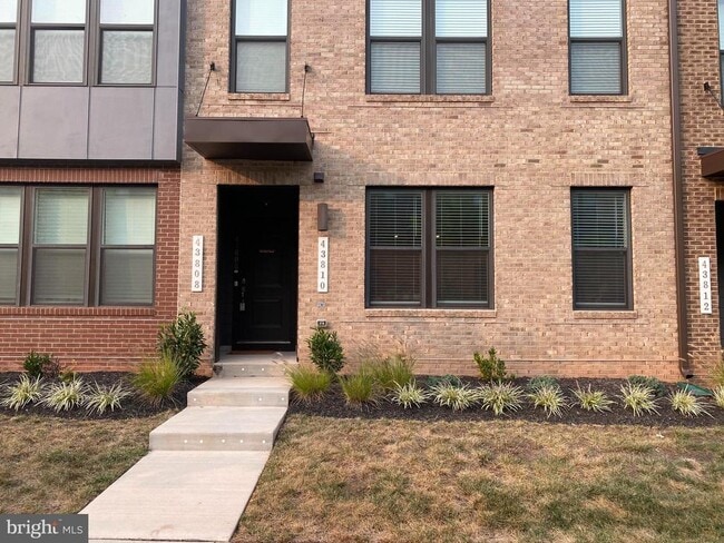 Building Photo - 43808 Middleway Ter