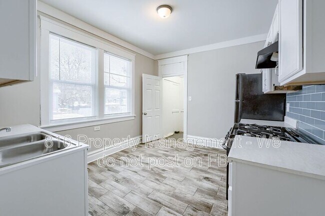 Building Photo - 800 E 33rd St