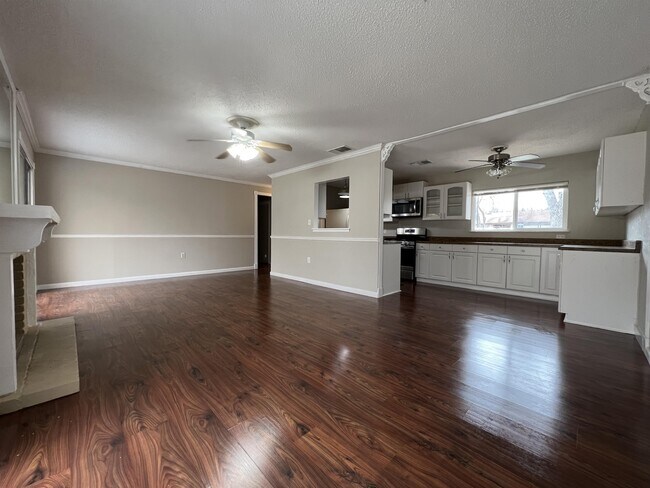 Building Photo - 116 Meadow Lark