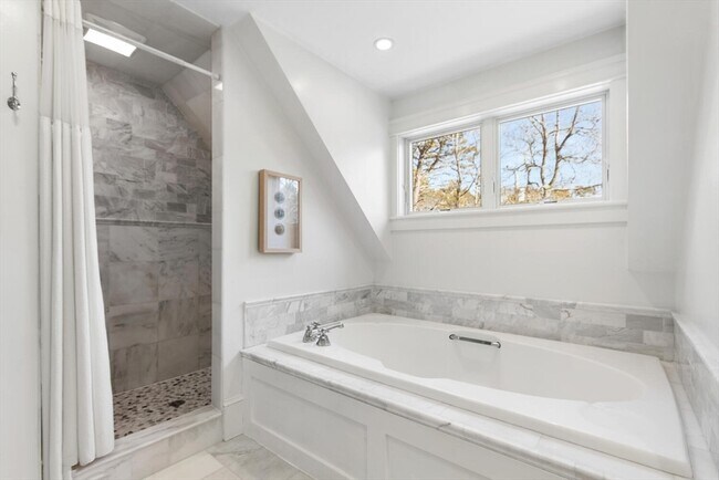 Building Photo - 110 Clamshell Cove Rd