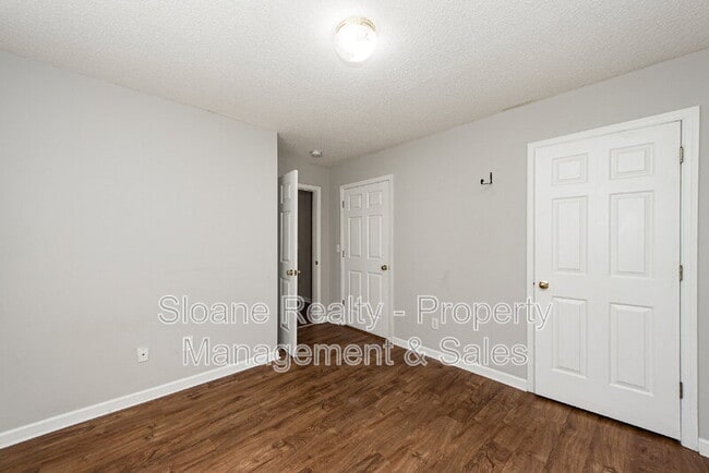 Building Photo - 1345 Pinnacle Ln