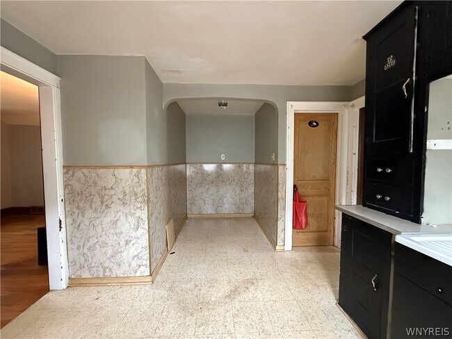 Building Photo - 733 Lasalle Ave