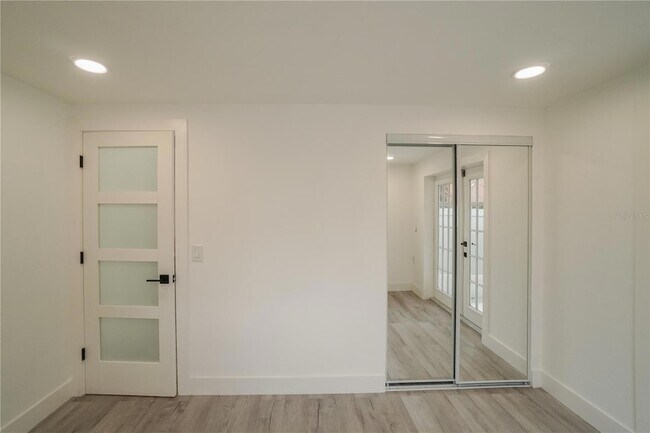 Building Photo - 985 Liberty St