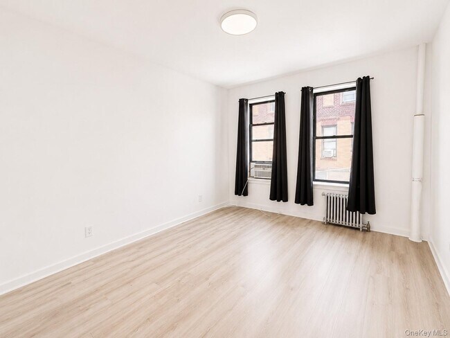 Building Photo - 168-10 Crocheron Ave