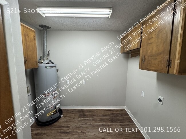 Building Photo - 8214 Bronco Ln