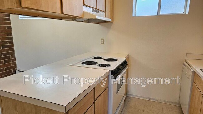 Building Photo - 1621 Trenton Ave