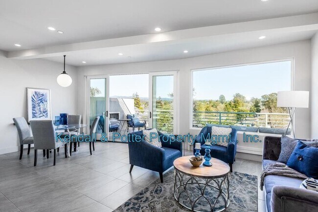 Building Photo - Sunny Paradise located in the Heart of Capitola!