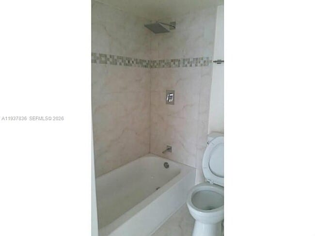 Building Photo - 2457 Collins Ave