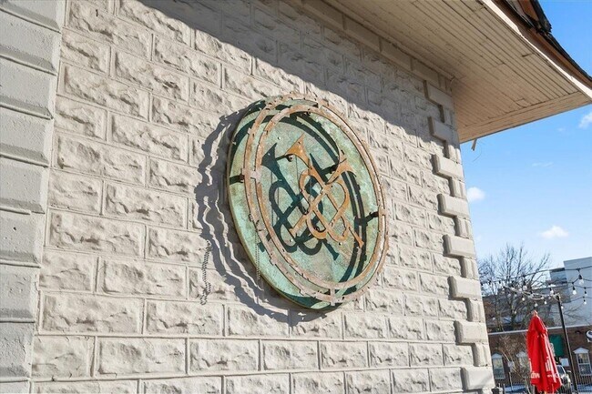 Building Photo - 2046 Courtland Pl