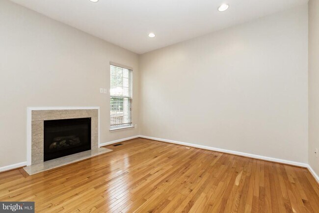 Building Photo - 49 Inkberry Cir