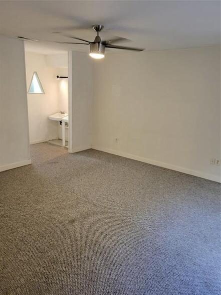 Building Photo - 12207 W Village Dr