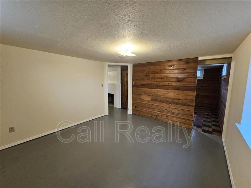 Building Photo - 4723 N Cedar St