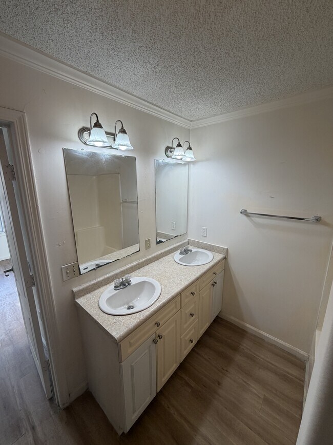 Building Photo - 735 21st St S