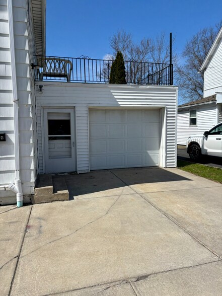Building Photo - 90 Laverack Ave
