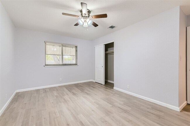 Building Photo - Stunning 4 bedroom for rent, mature trees,...