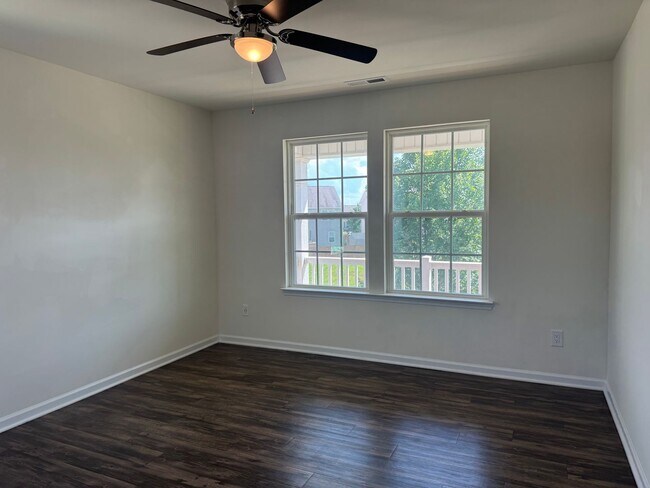 Building Photo - Five Bedroom Home in The Villages of Denver
