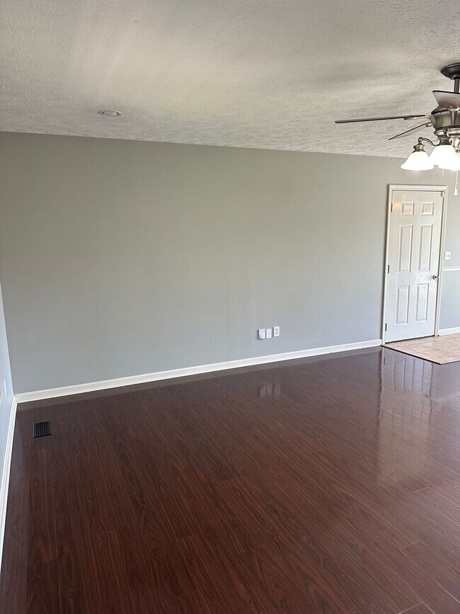 Building Photo - 2024 Stafford Dr