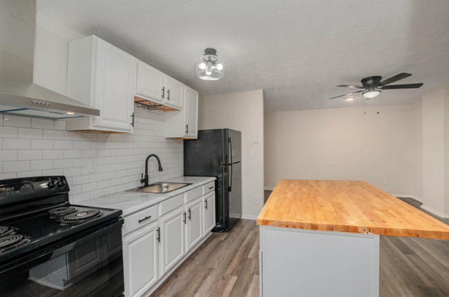 Building Photo - 3030 Cleinview Ave