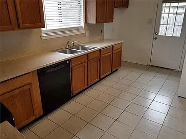 Building Photo - 605 Luther Dr