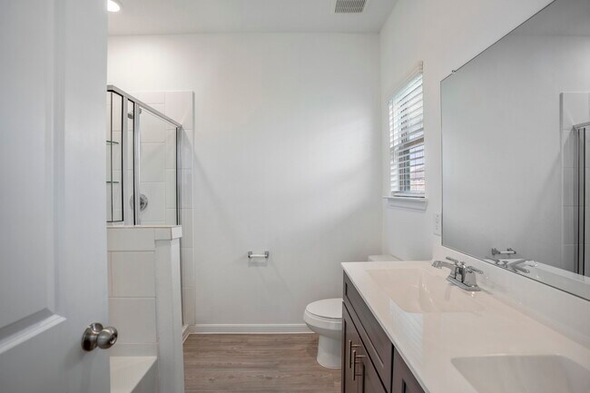 Building Photo - 16915 Elm Grove Rd