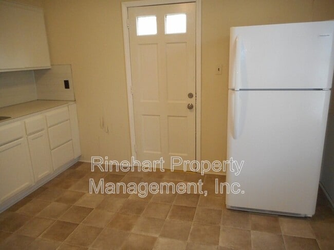 Building Photo - 1431 Edgewood Dr