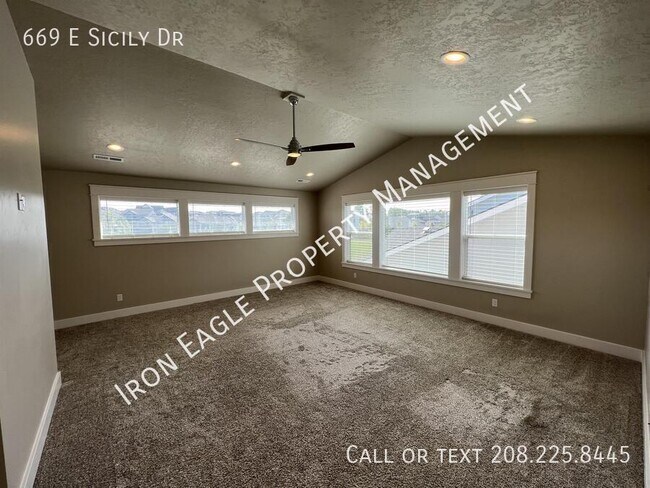 Building Photo - 669 E Sicily Dr