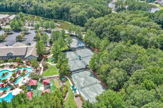 Building Photo - Beautiful custom home in Hampton Lake!