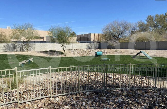Building Photo - 2922 E Wayland Dr