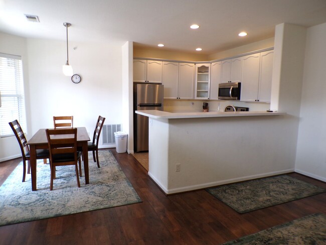 Building Photo - Littleton 3 Bed 2 Bath Condo Retreat!
