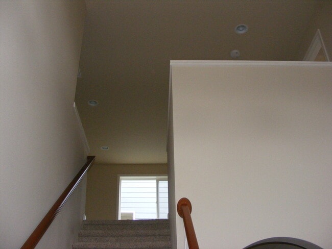 Building Photo - 4 bedroom plus a den in Puyallup