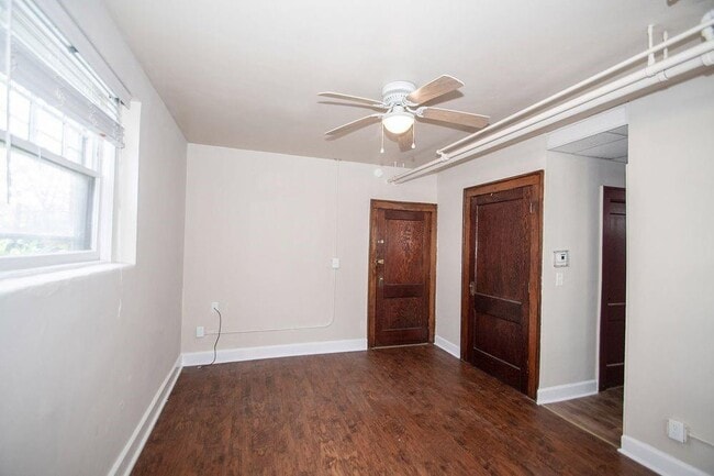 Building Photo - 5819 E Washington St