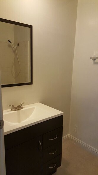 Building Photo - 933 S Manhattan Pl