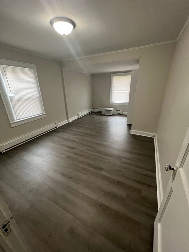 Building Photo - 2 bedroom 1 bath home