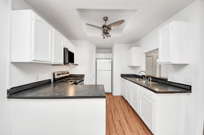 Building Photo - 17003 Amidon Dr