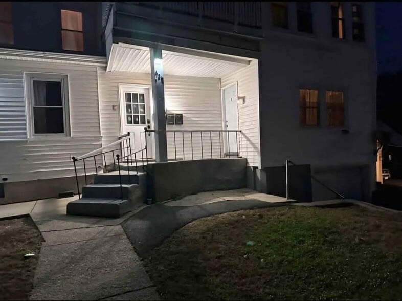 Building Photo - 428 Elm St