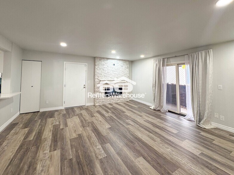 Building Photo - 12073 E Harvard Ave