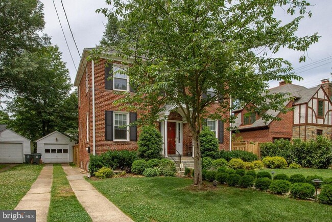 Building Photo - 204 S Ivy St
