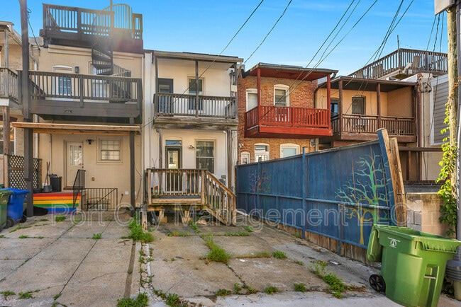 Building Photo - 207 S Ellwood Ave