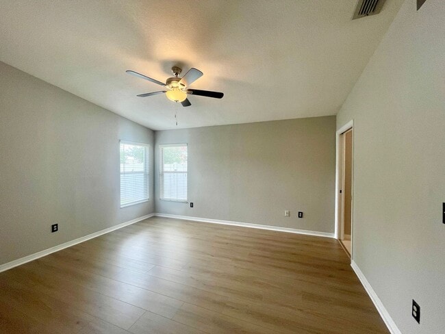 Building Photo - 3/2 ALAFAYA WOODS ADORABLE HOME in OVIEDO!