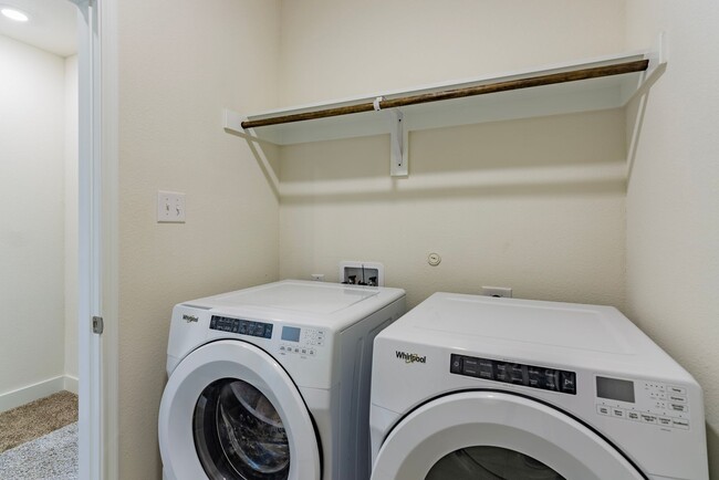 Building Photo - 326 Shasta Dr