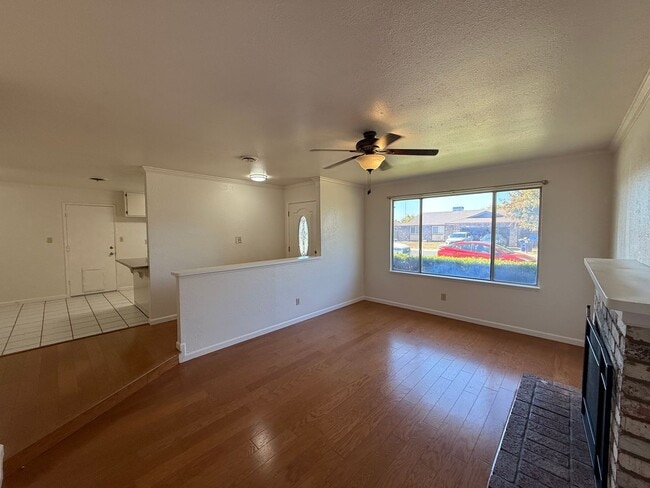 Building Photo - 4-bedroom single story in East Modesto!