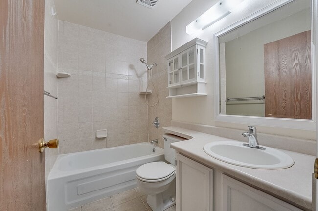 Building Photo - Cul-de-Sac Comfort | Updated Interior + Large Fenced Yard