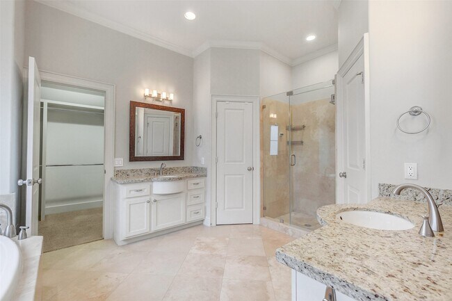 Building Photo - 2301 Park St