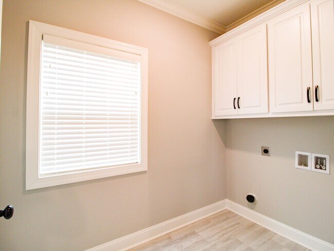 Building Photo - Beautiful two story home at Whispering Pines!