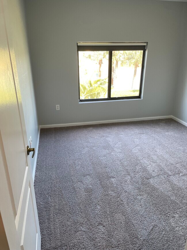 Building Photo - 725 Ventura Dr