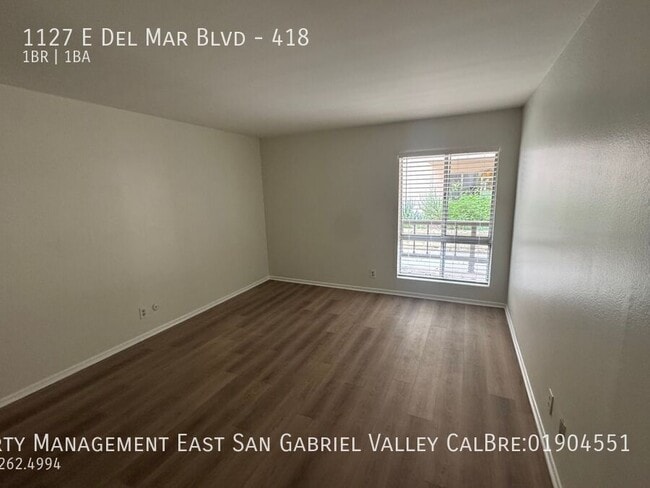 Building Photo - 1127 E Del Mar Blvd